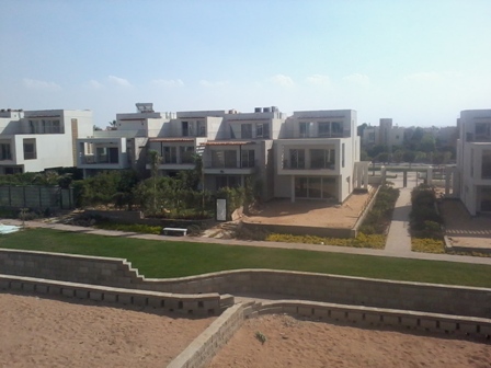 Villa_at_Westown_sodic